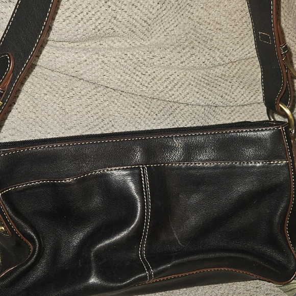 Beautiful Black Leather Etienne Aigner Shoulder Bag Brass Hardware Stunning - Picture 10 of 10